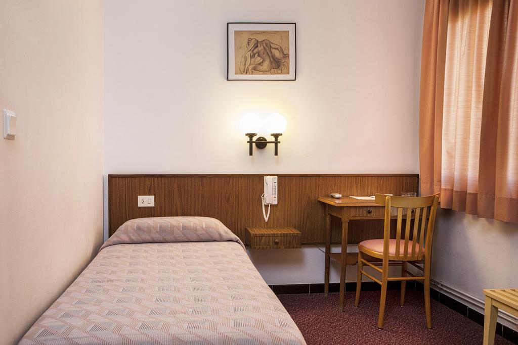 Hotel Emporium - Adults Only Кастельон-де-Ампуриас Экстерьер фото